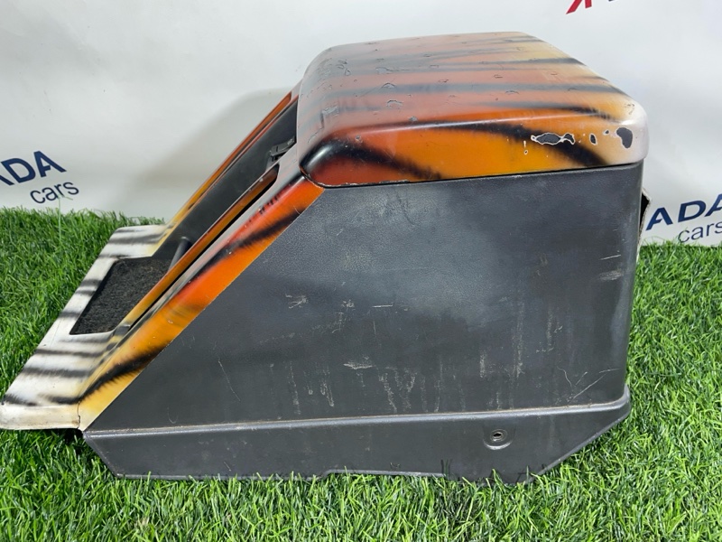 Бардачок между сиденьями Safari 1989 VRGY60 TD42