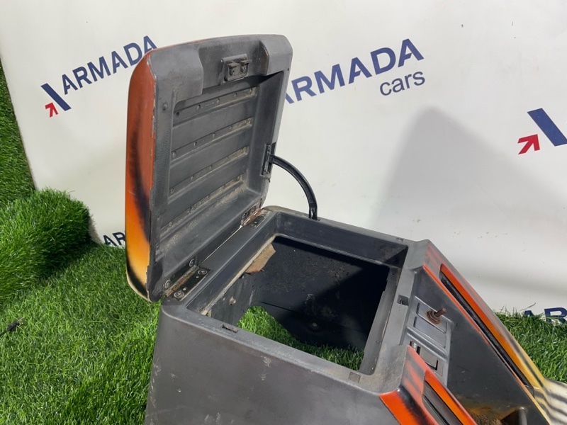 Бардачок между сиденьями Safari 1989 VRGY60 TD42