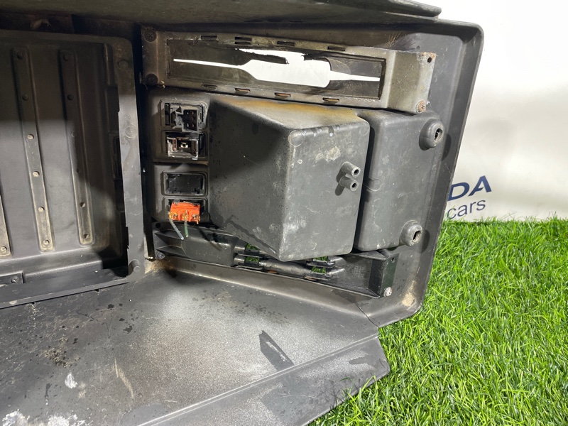 Бардачок между сиденьями Safari 1989 VRGY60 TD42