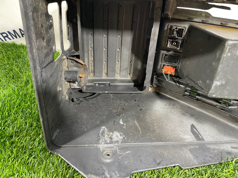 Бардачок между сиденьями Safari 1989 VRGY60 TD42