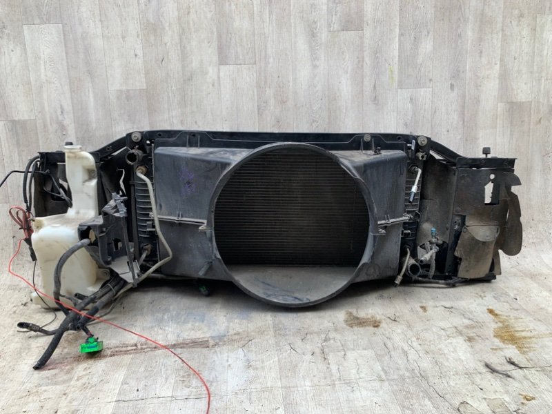 Рамка радиатора YUKON 2002 GMT830