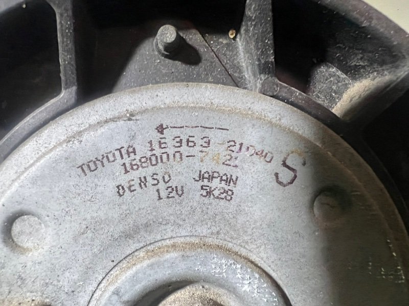 Радиатор основной для TOYOTA PRIUS NHW20 1NZ-FXE 12 ракурс Радиатор основной для TOYOTA PRIUS NHW20 1NZ-FXE 12 ракурс