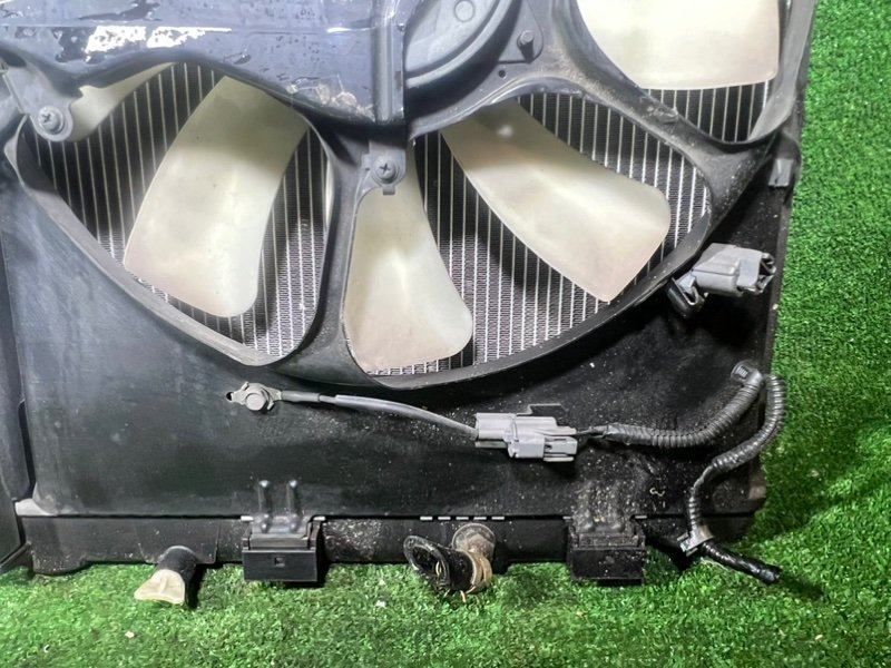Радиатор основной для HONDA ELYSION RR5 J35A 11 ракурс Радиатор основной для HONDA ELYSION RR5 J35A 11 ракурс