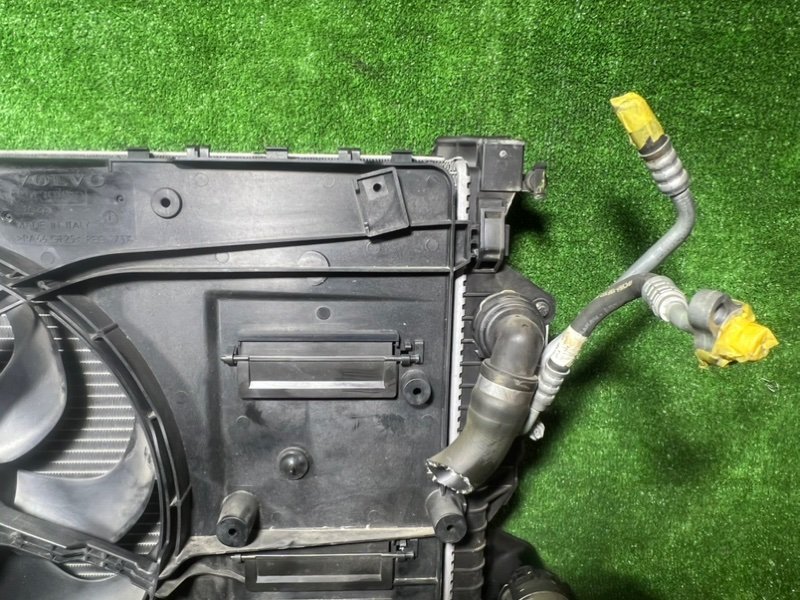 Радиатор основной для VOLVO V40 MV B4154T4 14 ракурс Радиатор основной для VOLVO V40 MV B4154T4 14 ракурс