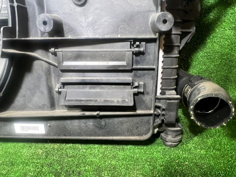 Радиатор основной для VOLVO V40 MV B4154T4 15 ракурс Радиатор основной для VOLVO V40 MV B4154T4 15 ракурс