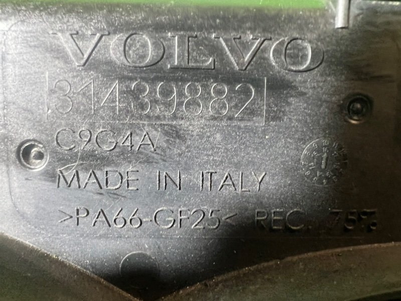 Радиатор основной для VOLVO V40 MV B4154T4 17 ракурс Радиатор основной для VOLVO V40 MV B4154T4 17 ракурс
