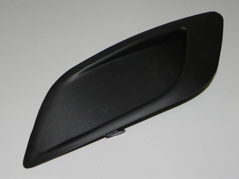 Запчасть заглушка противотуманной фары правая FORD FOCUS 2 (2008-2011) 1496393 новая Заглушка противотуманной фары правая FORD FOCUS 2 (2008-2011) 1496393 новая