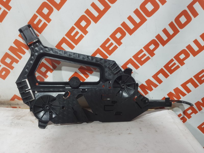 Кронштейн фары  правый SKODA OCTAVIA 2 A5 04-13 ST-SD26-000B-F1 новая