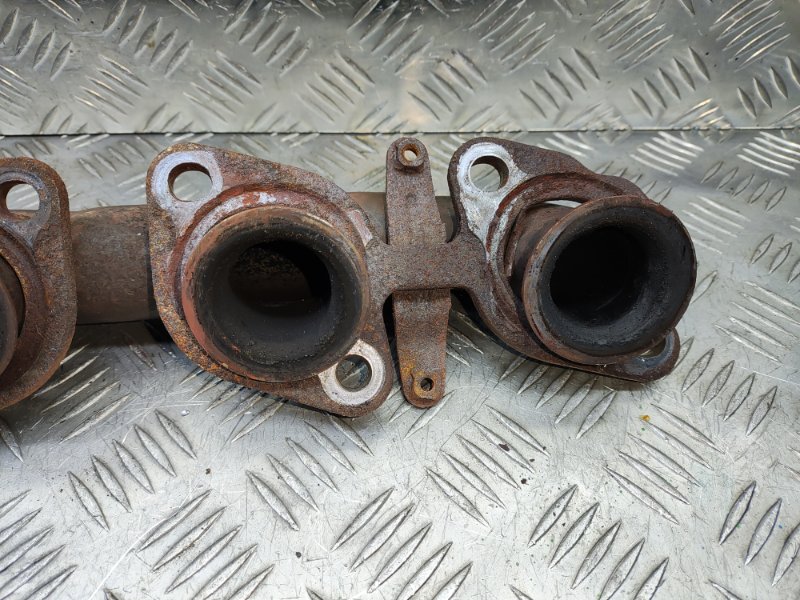 Коллектор выпускной GX470 2009 2UZFE Коллектор выпускной GX470 2009 2UZFE