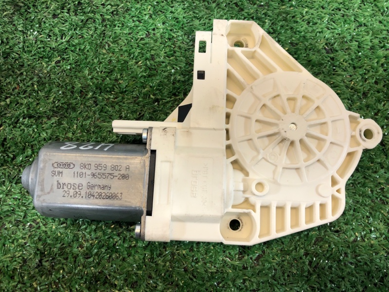 Мотор стеклоподъемника задний правый Audi Q7 4LB CJGA