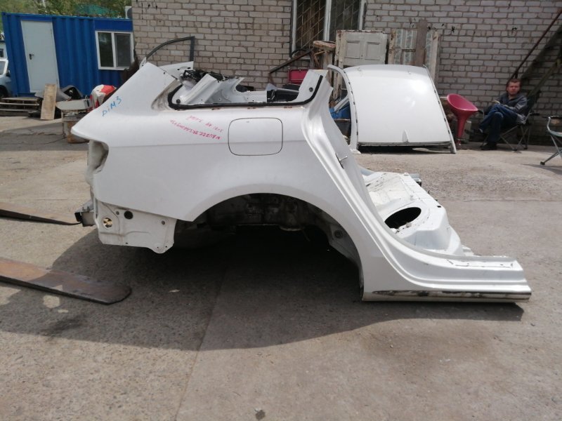 Rear cut AUDI A4 WAUZZZ8KAA009430