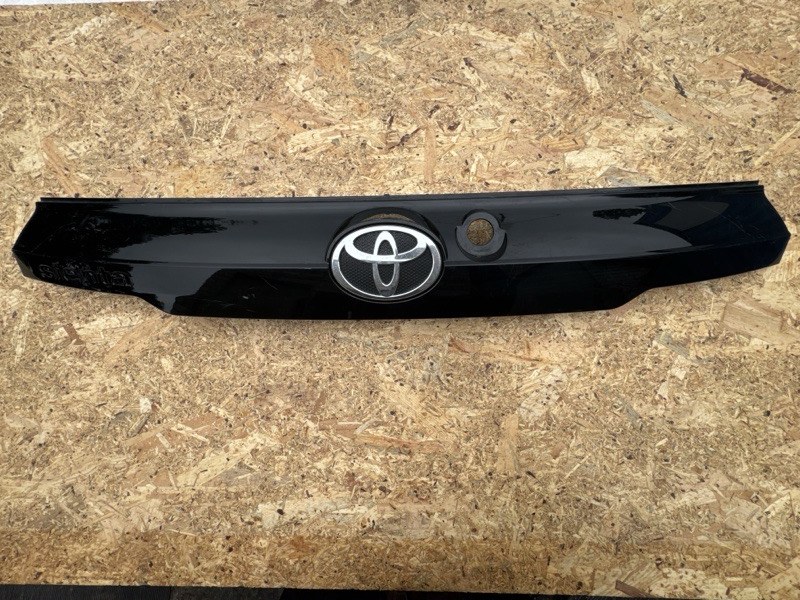 Накладка 5-ой двери TOYOTA SIENTA MXPL10 76801-52570 контрактная