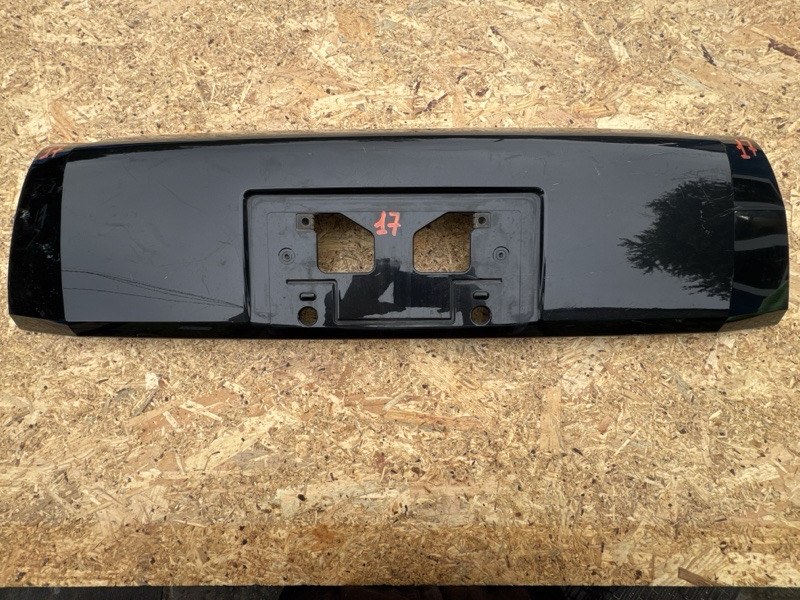 Накладка на бампер передняя TOYOTA VOXY ZWR80G 53105-28050 контрактная