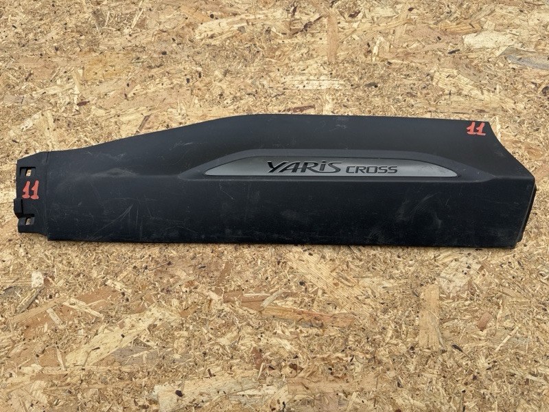 Накладка на дверь задняя правая TOYOTA YARIS CROSS MXPJ10 75077-52030 контрактная