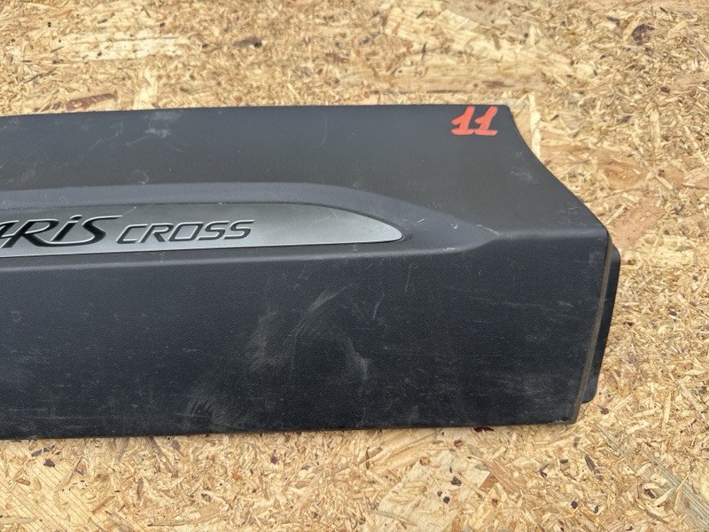 Накладка на дверь задняя правая YARIS CROSS MXPJ10