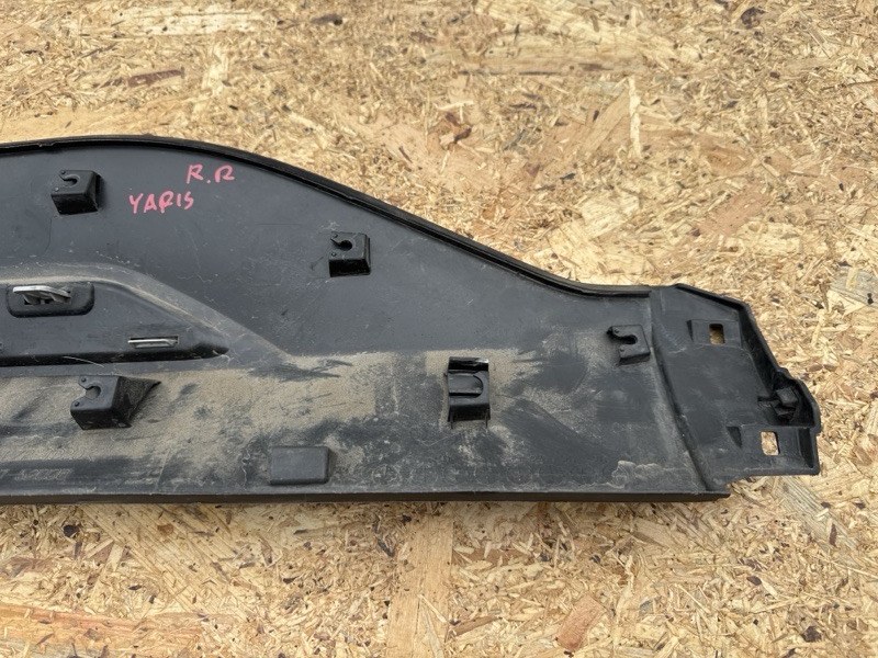 Накладка на дверь задняя правая YARIS CROSS MXPJ10