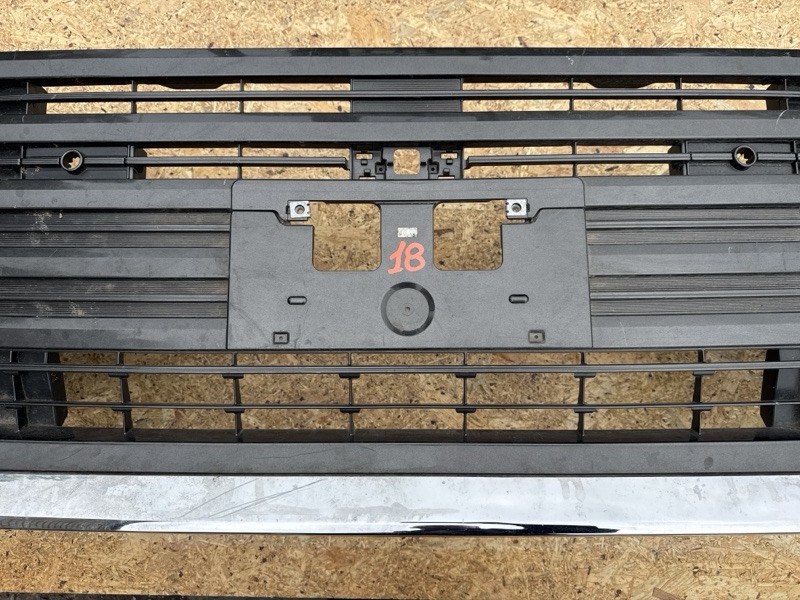 Решетка бампера передняя TOYOTA VOXY ZWR90W