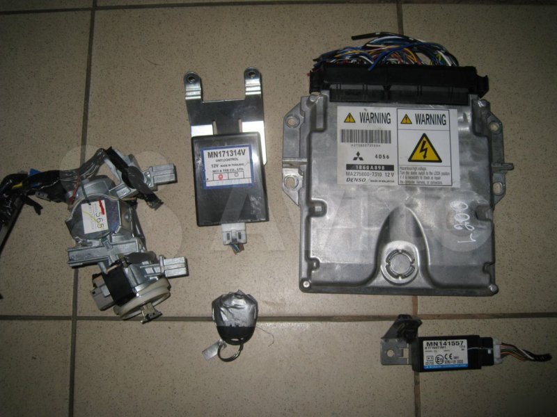 Блок управления электронный ЭБУ Mitsubishi L200 mA275800-7310 Б/У