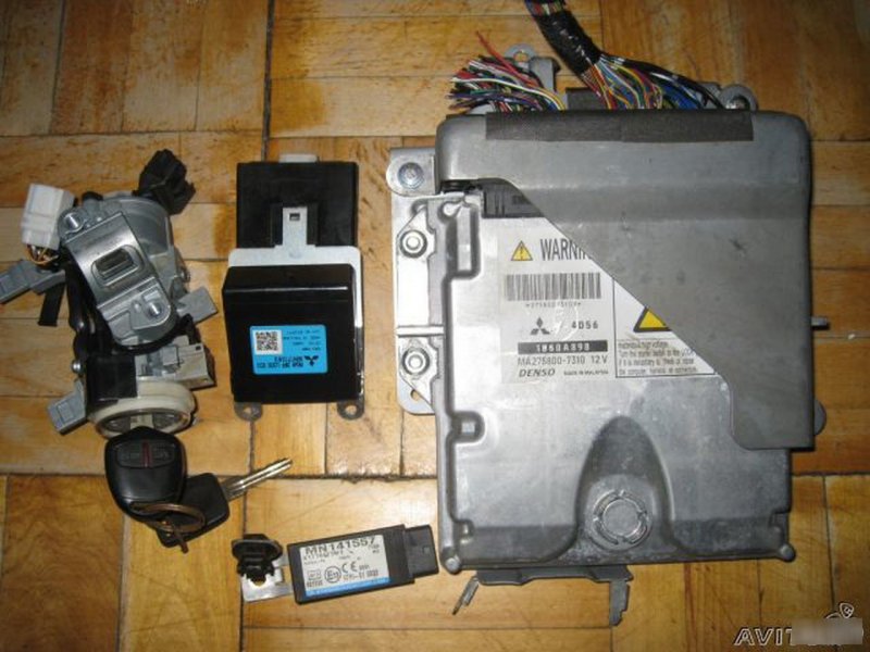 Блок управления электронный ЭБУ Mitsubishi L200 MA275800-7310 Б/У