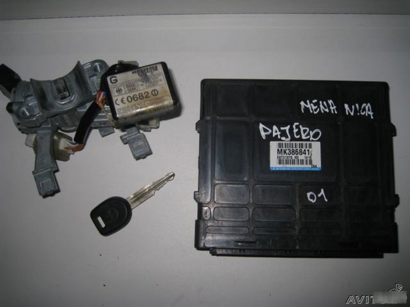 Блок управления электронный ЭБУ Mitsubishi Pajero E6T01376 Б/У