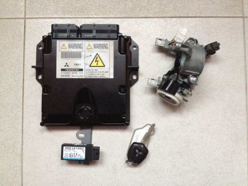 Блок управления ДВС ЭБУ Pajero 4 4M41