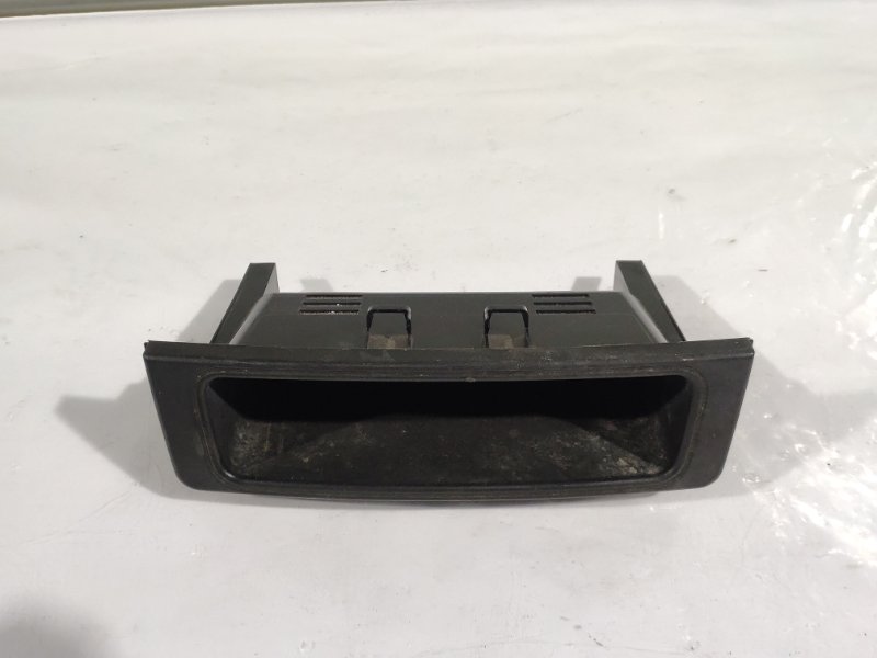 Запчасть ящик консоли Mercedes W203 C-Class 2000 - 2008 2036830291 Б/У Ящик консоли Mercedes W203 C-Class 2000 - 2008 2036830291 Б/У