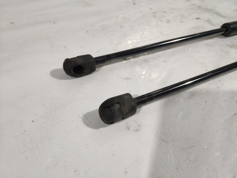 Амортизатор крышки багажника Outlander XL CW 2006-2012