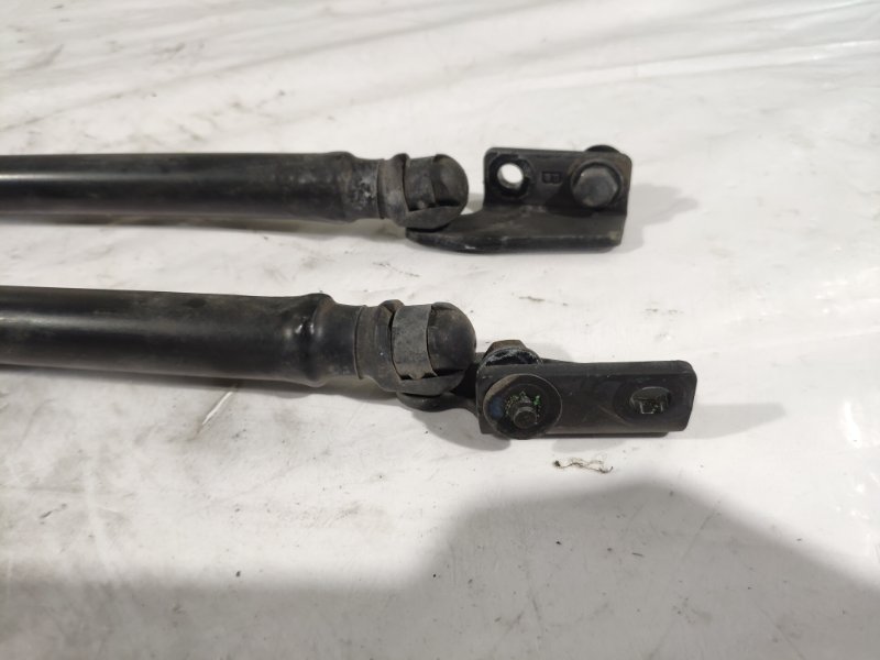 Амортизатор крышки багажника Outlander XL CW 2006-2012