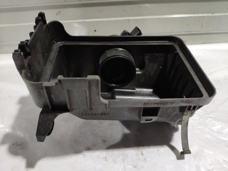 Корпус воздушного фильтра Outlander XL CW 2006-2012 2.0 TDI BSY