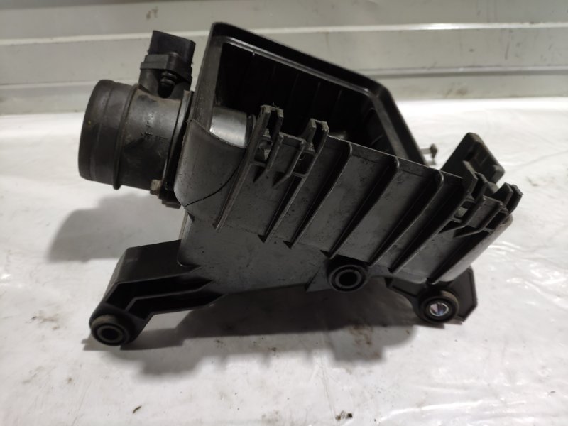 Корпус воздушного фильтра Outlander XL CW 2006-2012 2.0 TDI BSY