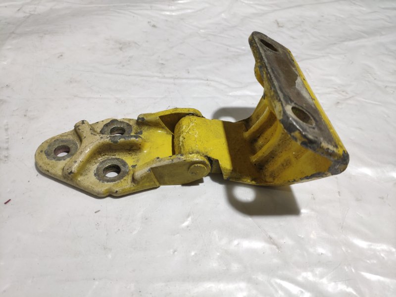 Петля двери передняя правая Iveco Daily 4 2006-2018 97169415 Б/У