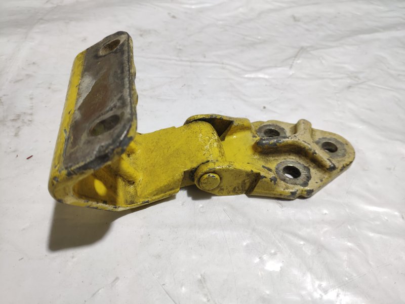 Петля двери передняя правая Iveco Daily 4