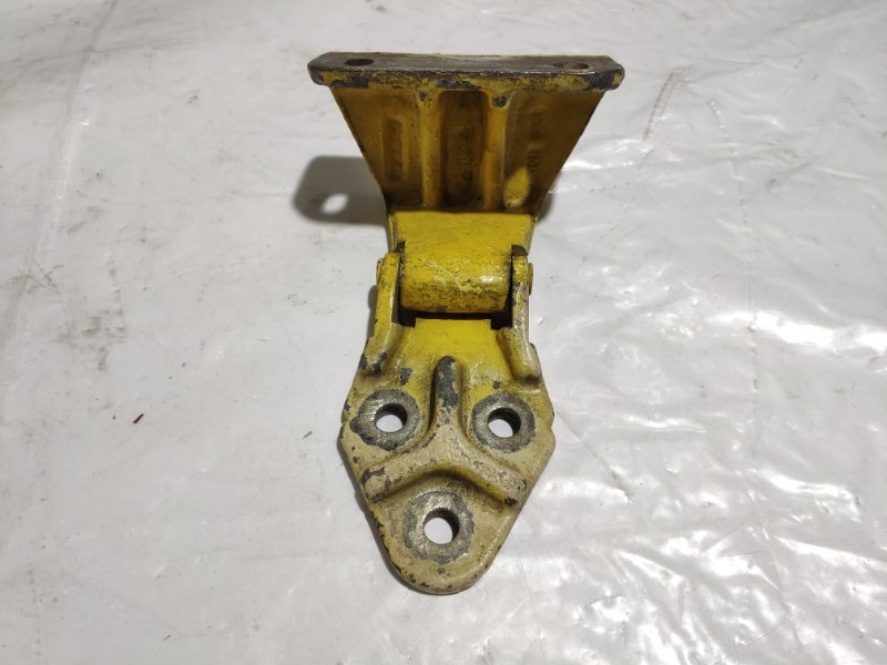 Петля двери передняя правая Daily 4 2006-2018