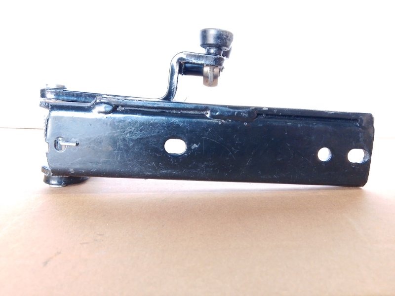 Каретка сдвижной двери средняя N25/N35 2021 N35