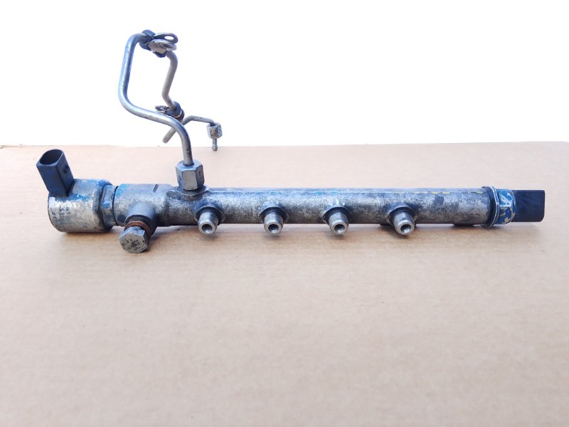 Запчасть топливная рампа с датчиком Mercedes-Benz Sprinter 2010 - 2019 W906 2.2 CDI OM651 A6510700495 Б/У Топливная рампа с датчиком Mercedes-Benz Sprinter 2010 - 2019 W906 2.2 CDI OM651 A6510700495 Б/У