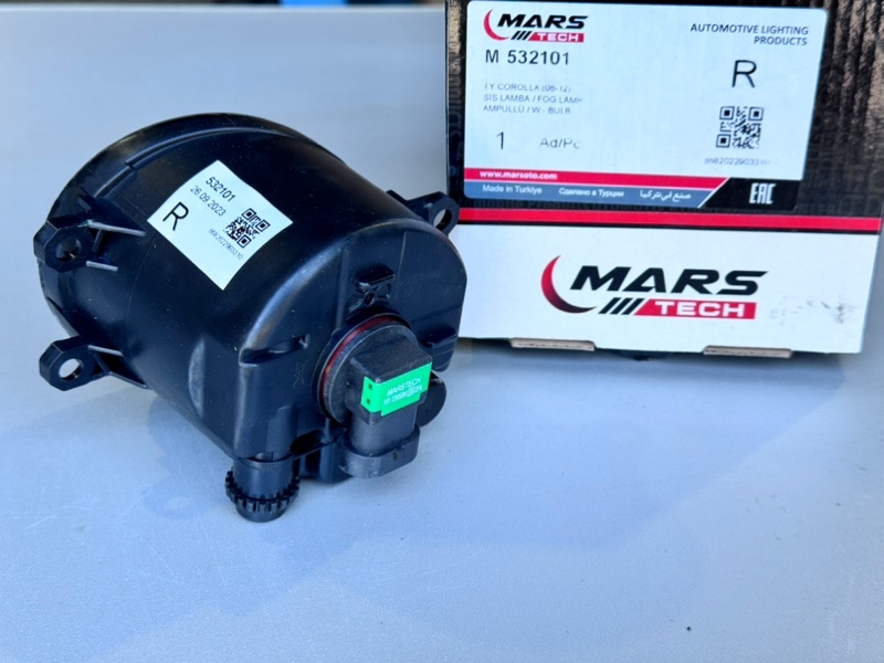 Фара противотуманная правая Auris Avensis Corolla Verso Camry Rav4 Yaris