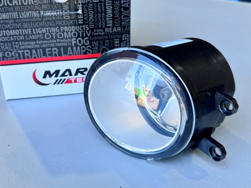 Фара противотуманная левая Auris Avensis Corolla Verso Camry Rav4 Yaris