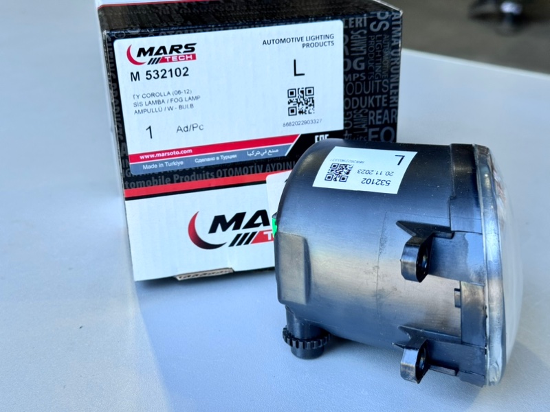 Фара противотуманная левая Auris Avensis Corolla Verso Camry Rav4 Yaris