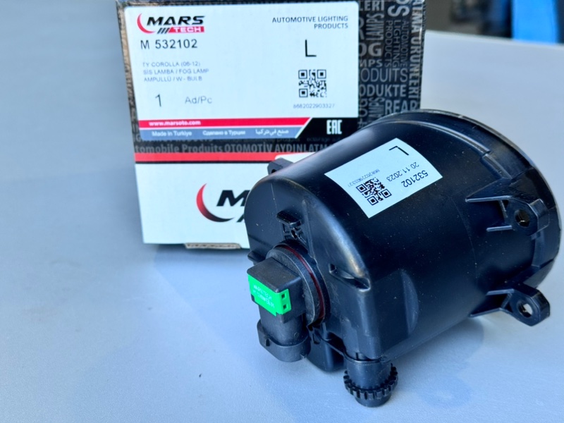 Фара противотуманная левая Auris Avensis Corolla Verso Camry Rav4 Yaris