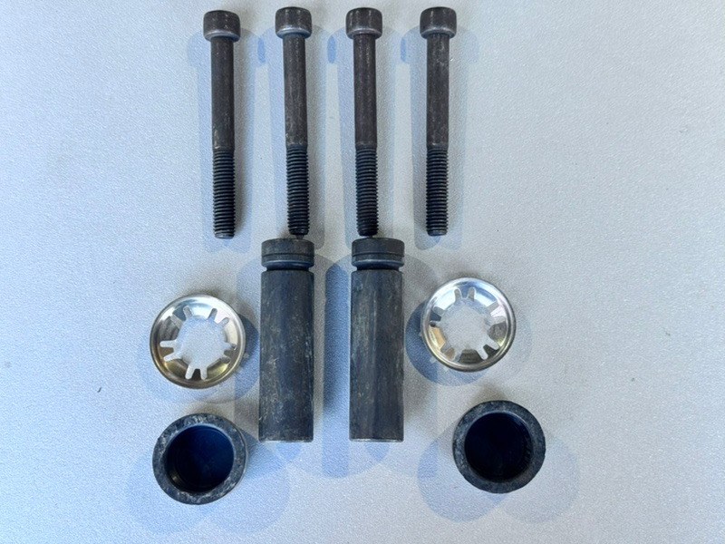 Направляющие переднего суппорта Ford Transit 1570654 новая