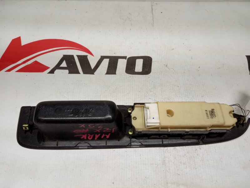 Блок управления стеклоподъемниками TOYOTA MARK II JZX110 1JZ-FSE 2000-2002 передний правый 267572