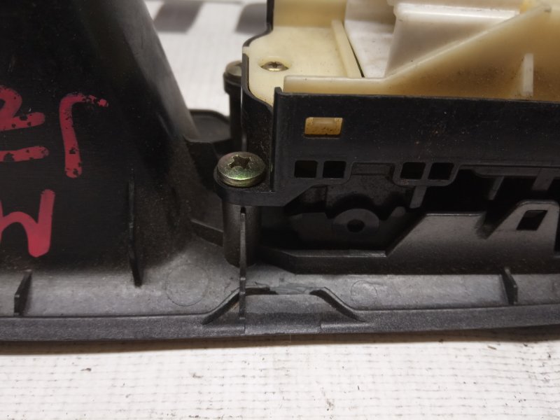 Блок управления стеклоподъемниками TOYOTA MARK II JZX110 1JZ-FSE 2000-2002 передний правый 267572