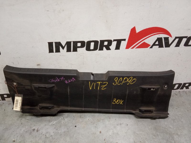 накладка замка багажника TOYOTA VITZ SCP90 2SZ-FE 2005-2007 272105