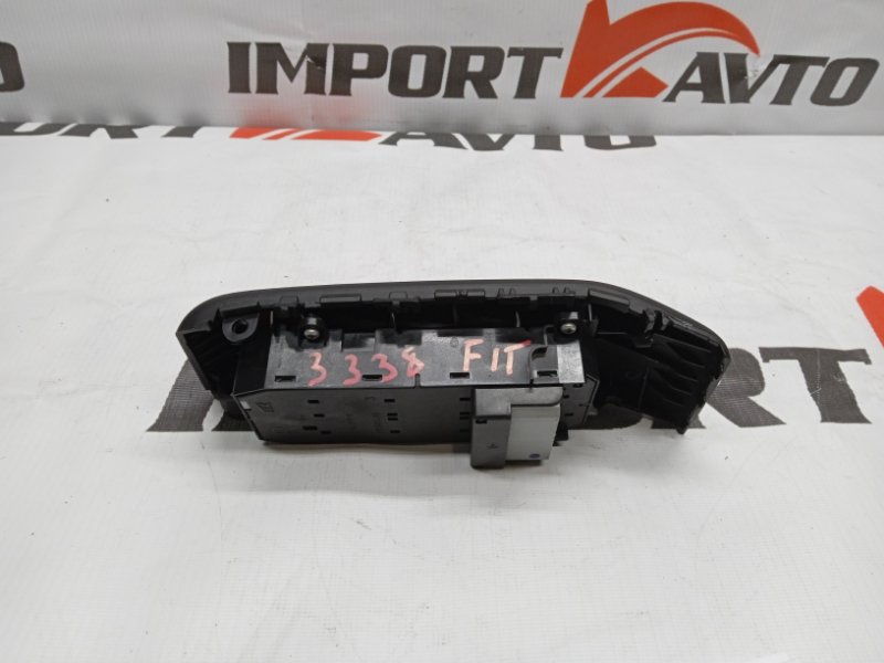 блок управления стеклоподъемниками HONDA FIT GE6 L13A 2010-2012 передний правый 331296
