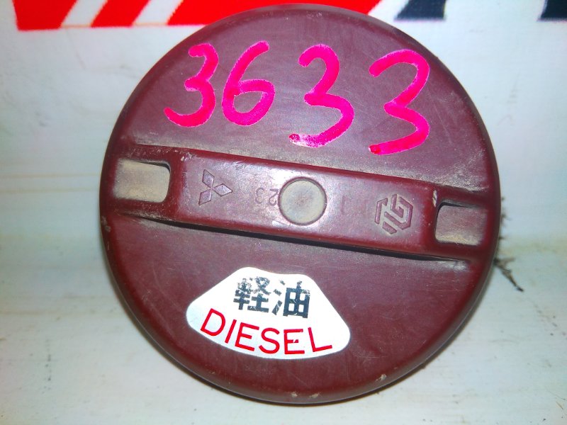 крышка бензобака MITSUBISHI DELICA PD8W 4M40T 1994-1997 351584