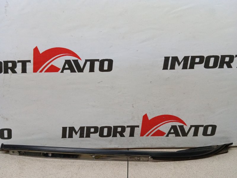 Молдинг лобового стекла NISSAN TINO V10 QG18DE 1998-2003 правый 442595