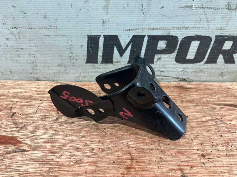 кронштейн опоры двигателя TOYOTA PORTE NNP10 2NZ-FE 2005-2012 задний 464520