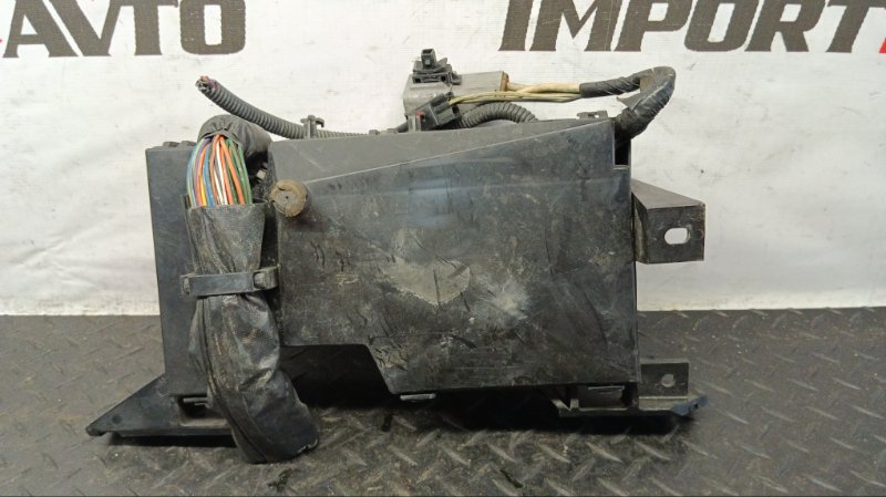 Блок предохранителей ISUZU BIGHORN UBS25GW 6VD1 1995-1998 465458