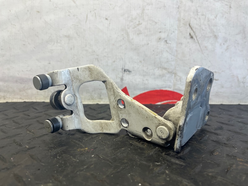 ролик раздвижной двери TOYOTA PORTE NNP10 2NZ-FE 2005-2012 левый 466266
