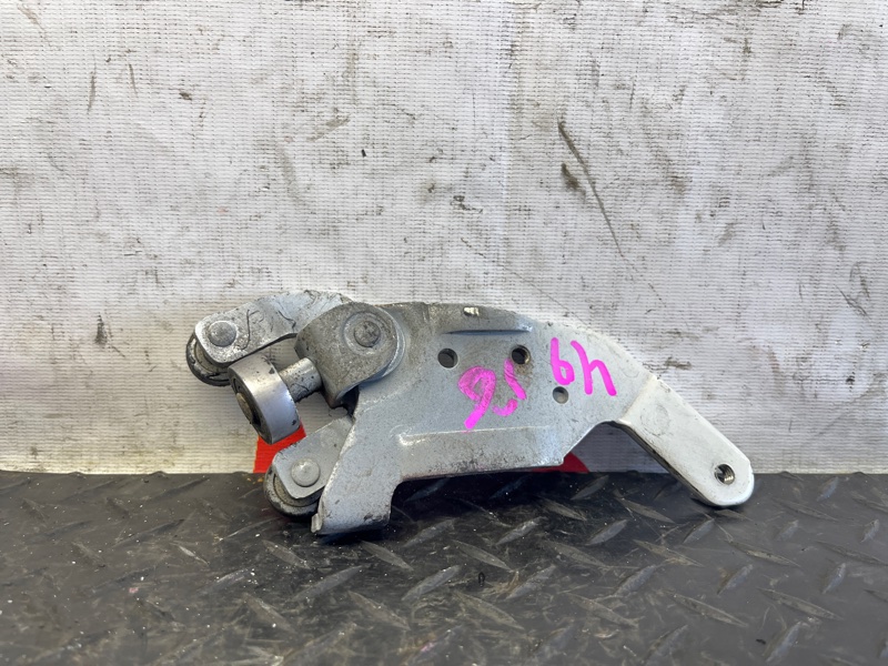 ролик раздвижной двери TOYOTA PORTE NNP11 1NZ-FE 2004-2005 левый 466289